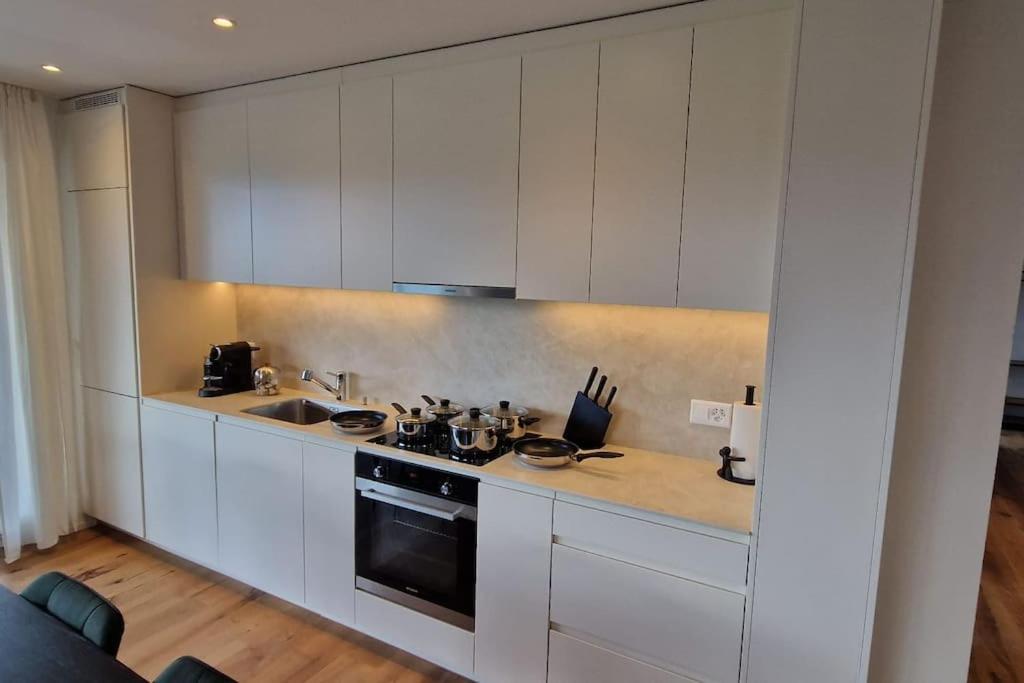 Visionary Hospitality Rothenburg, Lucerne - Premium Apartments With Free Parking, Washer, Kitchen, Terrace, 15' City Экстерьер фото